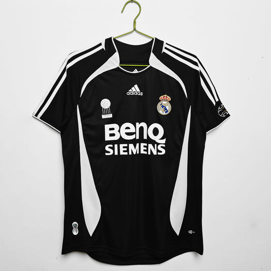 Real Madrid's Retro 2006/07 Second Away (Fan)