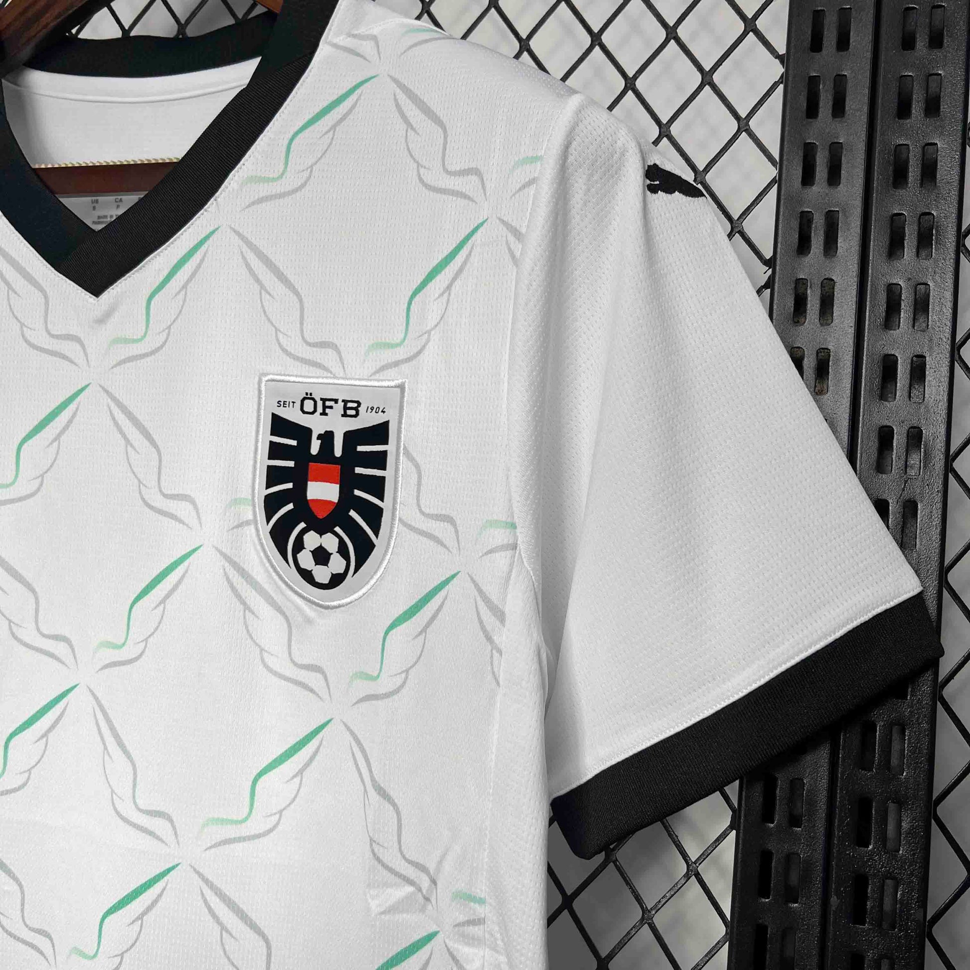 Austria Euros 24/25 Away (Fan), Badge