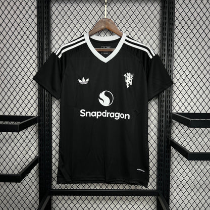 Manchester United 24/25 Goalkeeper Kit (Fan)